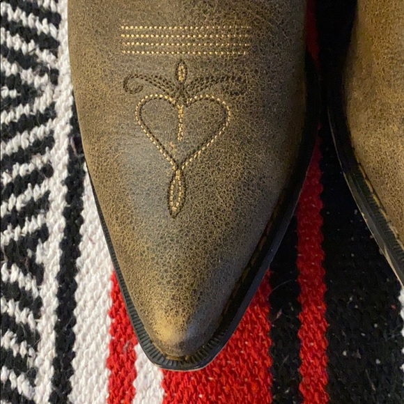 DURANGO “Crush” 11” Heart Concho - Picture 8 of 9